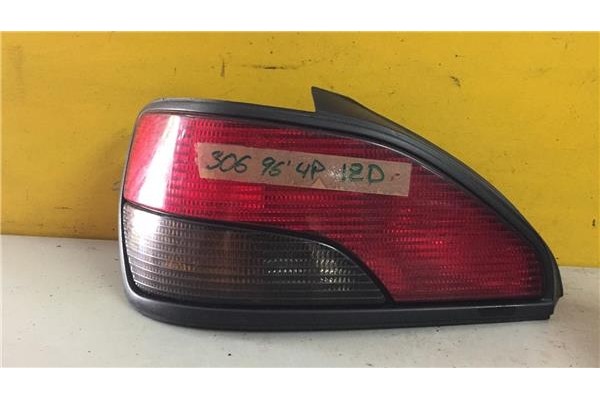 Recambio de piloto trasero izquierdo para peugeot 306 4 pt. (s1) 1.8 st referencia OEM IAM 2246G  