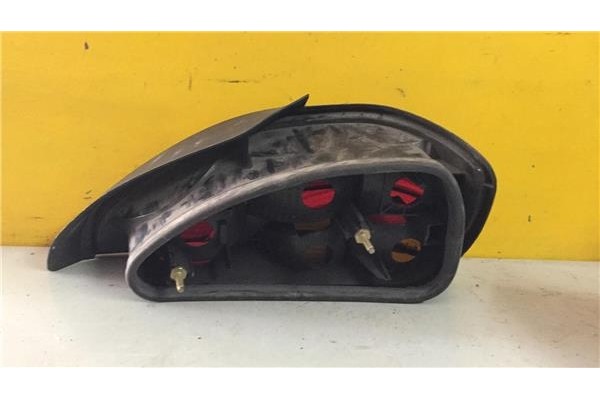 Recambio de piloto trasero izquierdo para peugeot 306 4 pt. (s1) 1.8 st referencia OEM IAM 2246G  