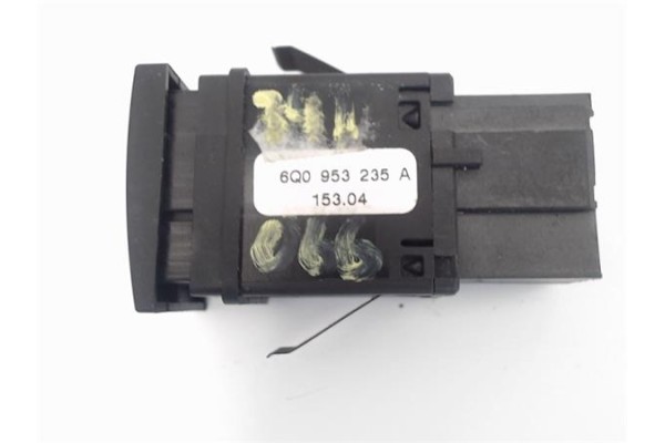 Recambio de interruptor luces emergencia para volkswagen polo iv (9n1) referencia OEM IAM 6Q0953235A  6Q0953235 , AUDI