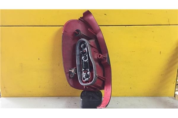 Recambio de piloto trasero derecho para peugeot 306 break 1.6 boulebard referencia OEM IAM    Recambio de piloto trasero derecho para peugeot 306 break 1.6 boulebard referencia OEM IAM