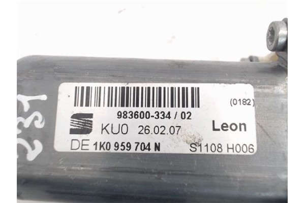Recambio de motor elevalunas trasero derecho para seat leon (1p1) referencia OEM IAM (1K0959704N) (973624-106) (983600-334)  