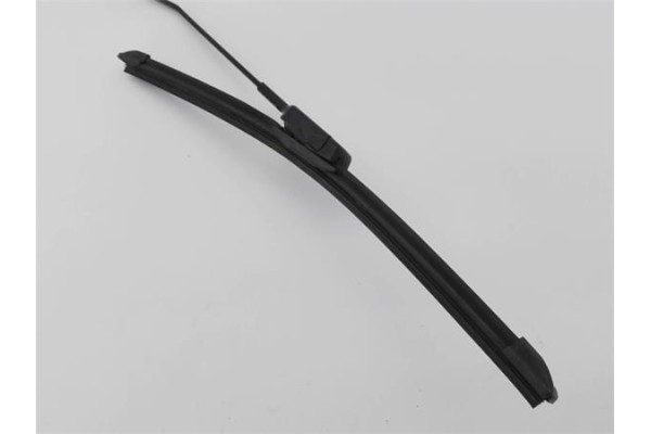 Recambio de brazo limpiaparabrisas delantero derecho para peugeot 2008 1.2 access referencia OEM IAM 1608393380  