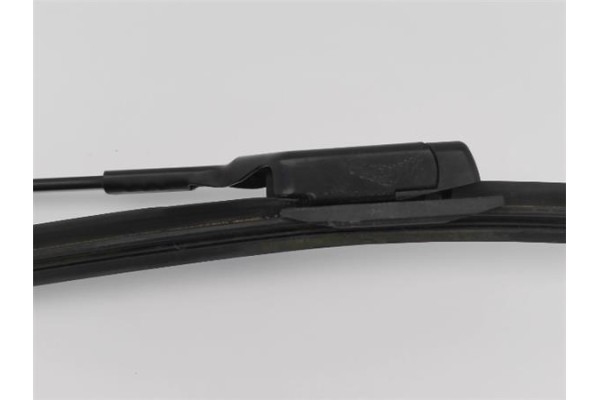 Recambio de brazo limpiaparabrisas delantero derecho para peugeot 2008 1.2 access referencia OEM IAM 1608393380  
