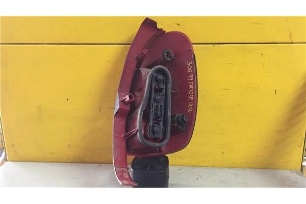 Recambio de piloto trasero izquierdo para peugeot 306 break 1.6 boulebard referencia OEM IAM   