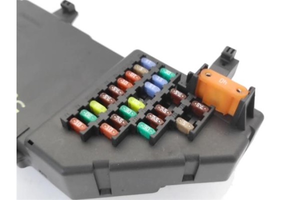 Recambio de caja fusibles/rele para saab 9-3 berlina 1.9 tid referencia OEM IAM 12757999  