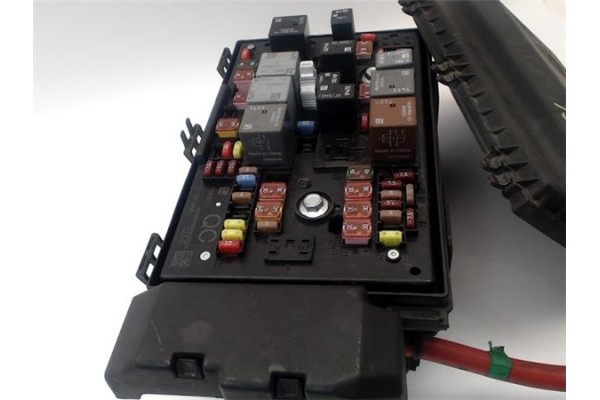 Recambio de caja reles para opel astra j 1.6 referencia OEM IAM 39065971 13449203 