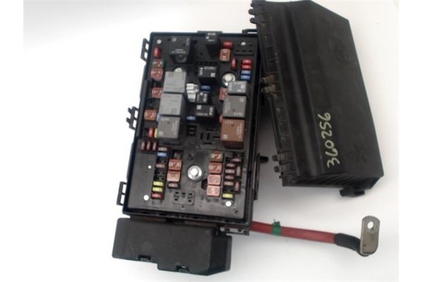 Recambio de caja reles para opel astra j 1.6 referencia OEM IAM 39065971 13449203 