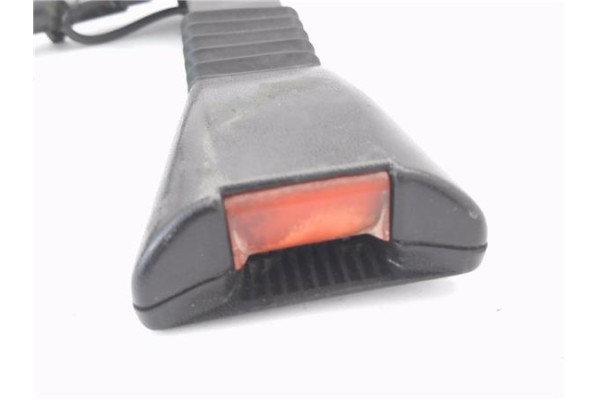 Recambio de anclaje cinturon delantero izquierdo para opel corsa c 1.7 dti referencia OEM IAM 197341 09114885 