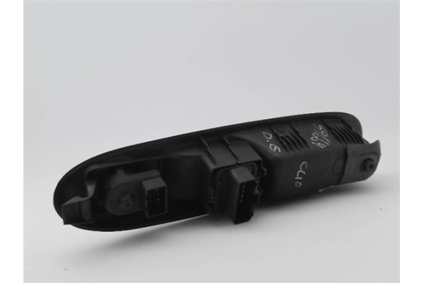 Recambio de mando elevalunas delantero izquierdo para renault clio ii fase i (b/cb0) 1.5 dci (b/cb07) referencia OEM IAM 8200084