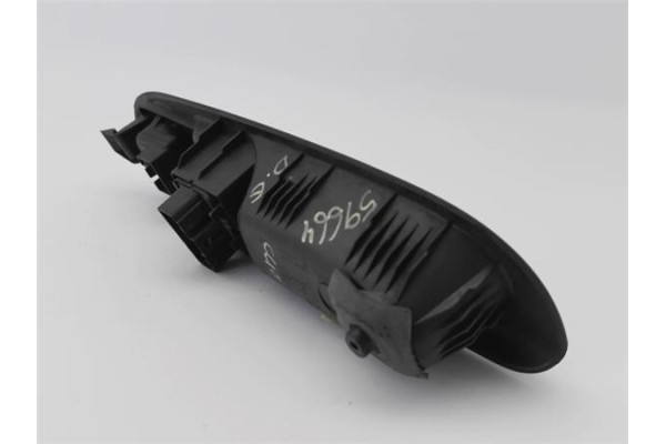 Recambio de mando elevalunas delantero izquierdo para renault clio ii fase i (b/cb0) 1.5 dci (b/cb07) referencia OEM IAM 8200084