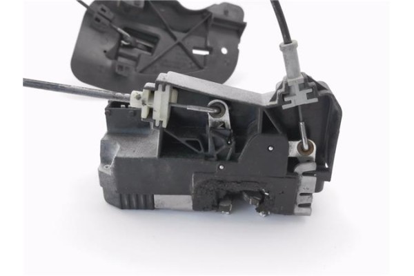 Recambio de cierre electromagnetico delantero izquierdo para opel corsa c 1.7 dti referencia OEM IAM 5133077 24434884 