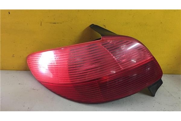 Recambio de piloto trasero izquierdo para peugeot 206 1.1 xn referencia OEM IAM E27203  