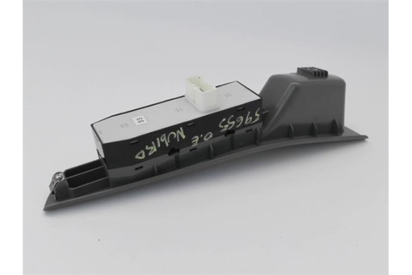Recambio de mando elevalunas delantero izquierdo para chevrolet nubira wagon 2.0 cdx referencia OEM IAM 612W21000  