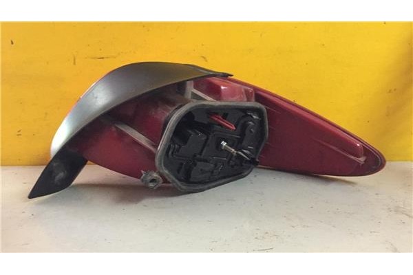 Recambio de piloto trasero izquierdo para peugeot 206 1.1 xn referencia OEM IAM E27203  