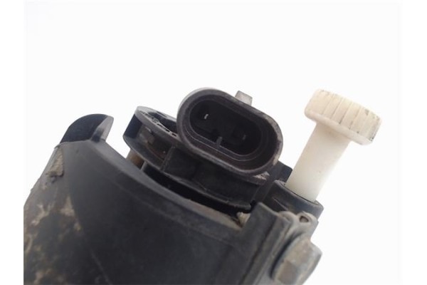 Recambio de faro antiniebla derecho para nissan almera tino (v10m) referencia OEM IAM   