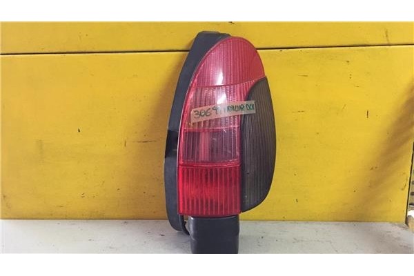 Recambio de piloto trasero derecho para peugeot 306 break 1.6 boulebard referencia OEM IAM    Recambio de piloto trasero derecho para peugeot 306 break 1.6 boulebard referencia OEM IAM