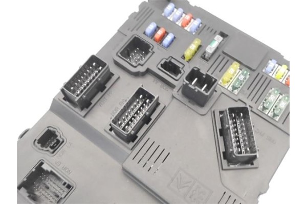 Recambio de caja fusibles/rele para peugeot 407 sw 2.0 hdi 135 referencia OEM IAM 9655708380 6500J5 