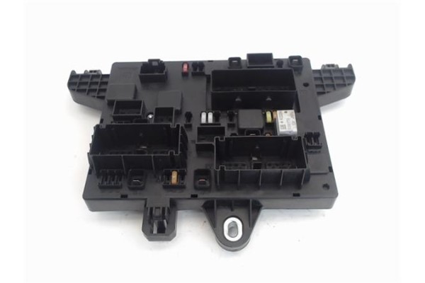 Recambio de caja fusibles/rele para opel astra j berlina 5p 1.6 excellence referencia OEM IAM 365927271  