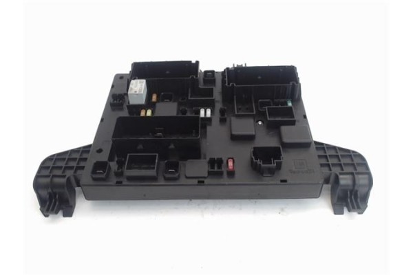 Recambio de caja fusibles/rele para opel astra j berlina 5p 1.6 excellence referencia OEM IAM 365927271  