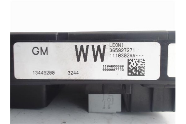 Recambio de caja fusibles/rele para opel astra j berlina 5p 1.6 excellence referencia OEM IAM 365927271  