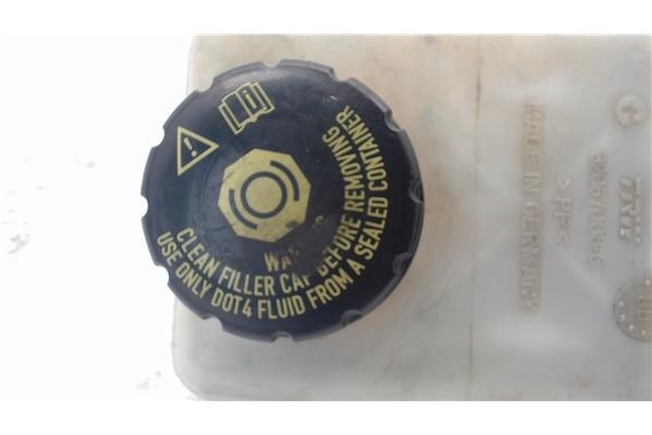 Recambio de bomba freno para opel vivaro 1.9 dti referencia OEM IAM 32067008C  