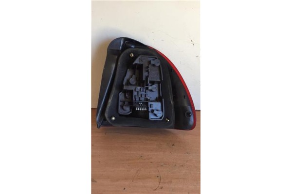 Recambio de piloto trasero izquierdo para rover rover 45 (rt) 2.0 classic (4-ptas.) referencia OEM IAM 266404L  