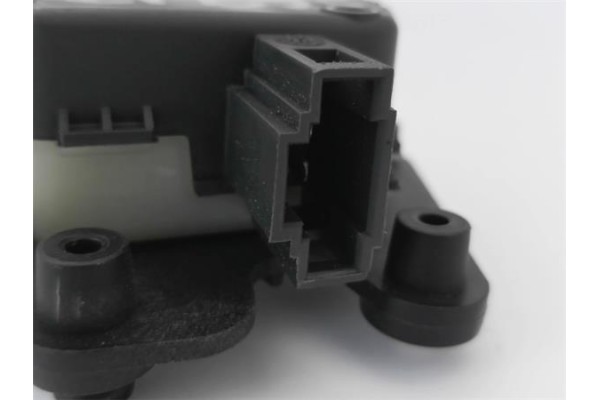 Recambio de motor cierre centralizado para audi a3 (8p1) 1.6 ambiente referencia OEM IAM 8E9827833 4B9962115C 