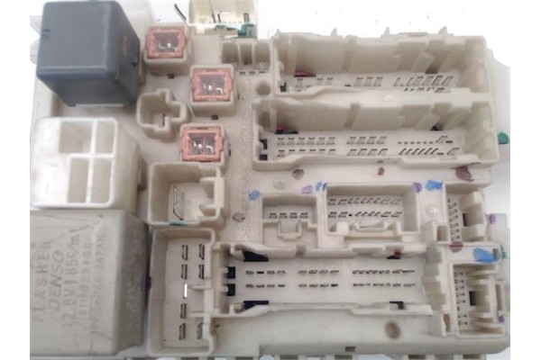 Recambio de caja fusibles/rele para toyota auris (e15) 2.0 d-4d referencia OEM IAM 8273002150A 8273012510 