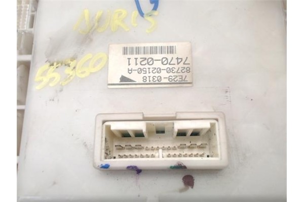 Recambio de caja fusibles/rele para toyota auris (e15) 2.0 d-4d referencia OEM IAM 8273002150A 8273012510 
