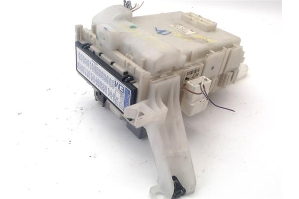 Recambio de caja fusibles/rele para toyota auris (e15) 2.0 d-4d referencia OEM IAM 8273002150A 8273012510 