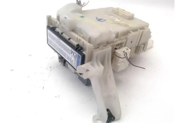 Recambio de caja fusibles/rele para toyota auris (e15) 2.0 d-4d referencia OEM IAM 8273002150A 8273012510 