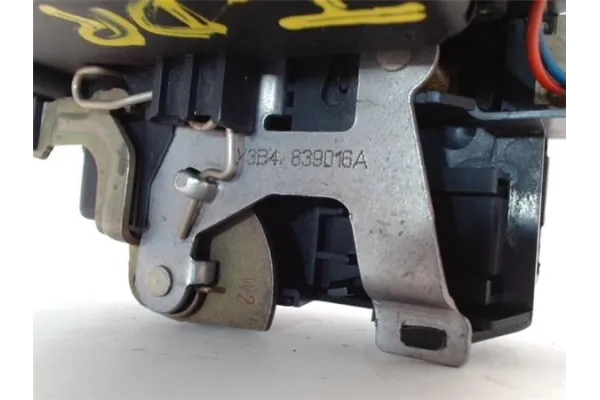 Recambio de cierre electromagnetico trasero derecho para volkswagen golf iv berlina (1j1) 1.9 tdi referencia OEM IAM Y3B4839016A