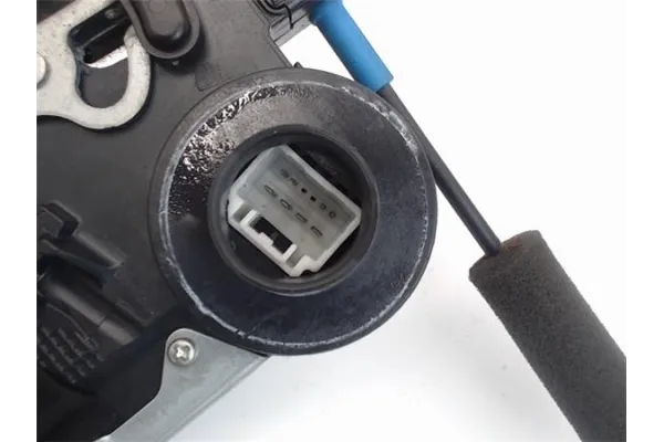 Recambio de cierre electromagnetico trasero derecho para lexus rx (mcu_) 400h fwd referencia OEM IAM 6905060071  