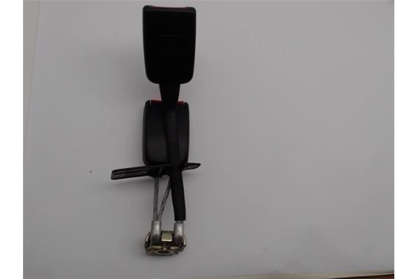 Recambio de anclaje cinturon trasero izquierdo para audi a4 berlina (b5) 1.9 tdi referencia OEM IAM 8D0857739  