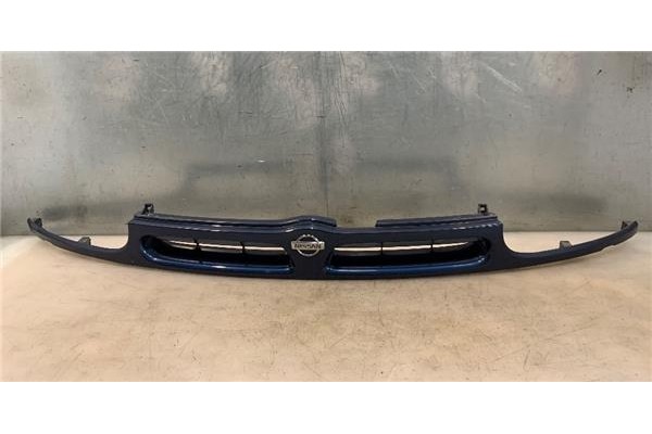 Recambio de rejilla paragolpes delantero para nissan serena (c23m) 2.3 d referencia OEM IAM 623109C016  