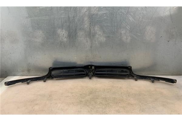 Recambio de rejilla paragolpes delantero para nissan serena (c23m) 2.3 d referencia OEM IAM 623109C016  