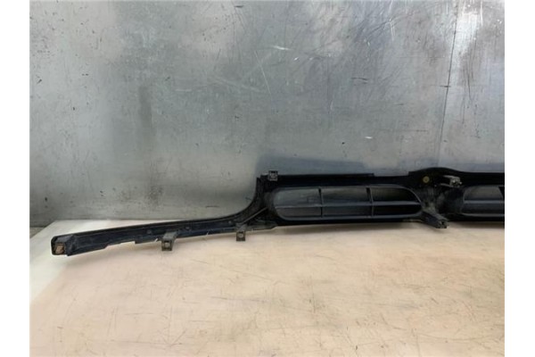 Recambio de rejilla paragolpes delantero para nissan serena (c23m) 2.3 d referencia OEM IAM 623109C016  