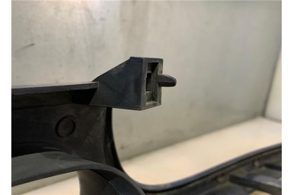 Recambio de rejilla paragolpes delantero para nissan serena (c23m) 2.3 d referencia OEM IAM 623109C016  