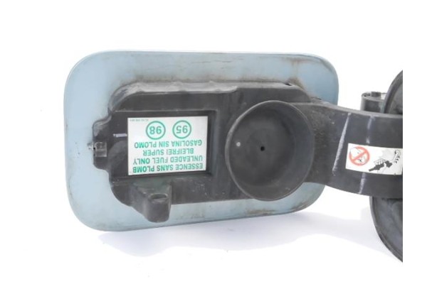 Recambio de tapa exterior combustible para renault scenic ii (jm) 1.6 16v referencia OEM IAM 8200139542  