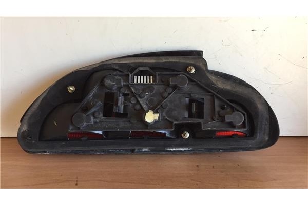Recambio de piloto trasero izquierdo para mg mg tf 1.8 referencia OEM IAM 2571132L  