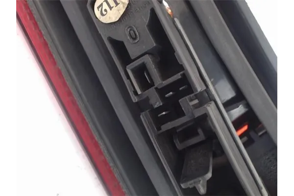 Recambio de piloto superior trasero derecho para volvo v70 familiar 2.5 tdi referencia OEM IAM 9169473  