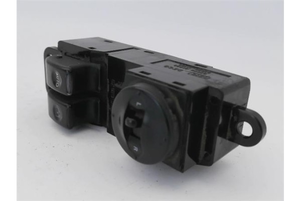 Recambio de mando elevalunas delantero izquierdo para hyundai h-1 furgón 2.5 td referencia OEM IAM 935804A000LK  