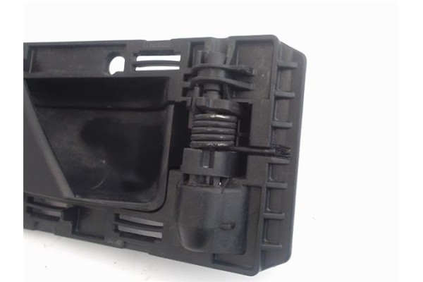 Recambio de manilla int. puerta delantero derecha para peugeot partner furgón (5) 1.6 hdi 90 referencia OEM IAM 9621422877  