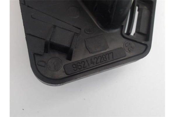 Recambio de manilla int. puerta delantero derecha para peugeot partner furgón (5) 1.6 hdi 90 referencia OEM IAM 9621422877  