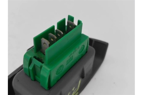 Recambio de mando elevalunas trasero derecho para peugeot 107 1.0 básico referencia OEM IAM 6554KZ  