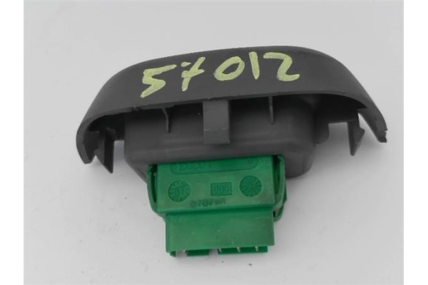Recambio de mando elevalunas trasero izquierdo para peugeot 107 1.0 básico referencia OEM IAM 6554KZ  
