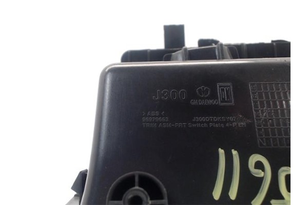 Recambio de botonera puerta delantero izquierda para chevrolet cruze 2.0 ls referencia OEM IAM 13272182 13305295 