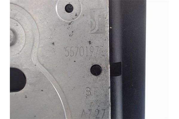 Recambio de cerradura porton para fiat 500 1.2 referencia OEM IAM 55701971  