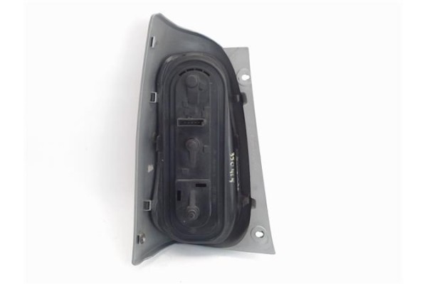 Recambio de piloto trasero derecho para smart fortwo coupe referencia OEM IAM 253042R  