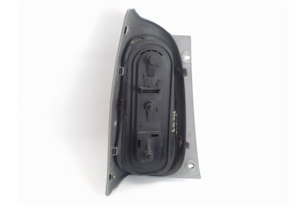 Recambio de piloto trasero derecho para smart fortwo coupe referencia OEM IAM 253042R  
